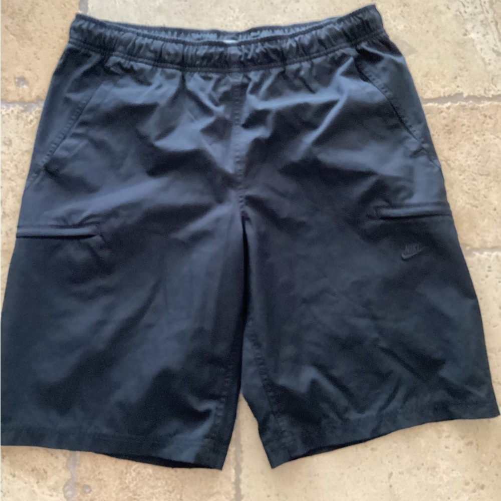 Nike cargo pocket zip shorts  -SZ L
P1
